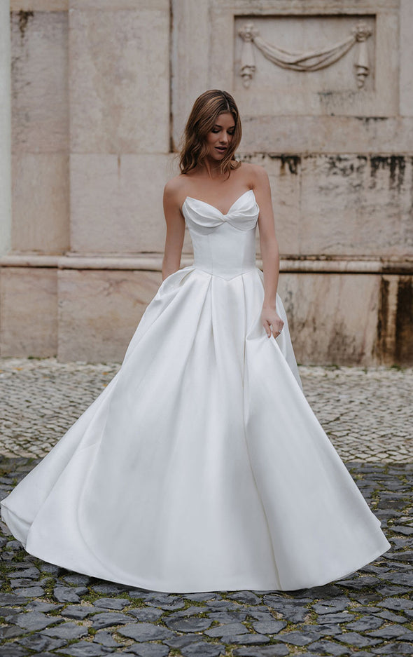 E457 - Adelina