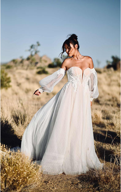 Martina Liana ($2500 - $4000) – Lotus Bridal